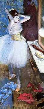 Tänzer in ihrer Garderobe Edgar Degas Ölgemälde